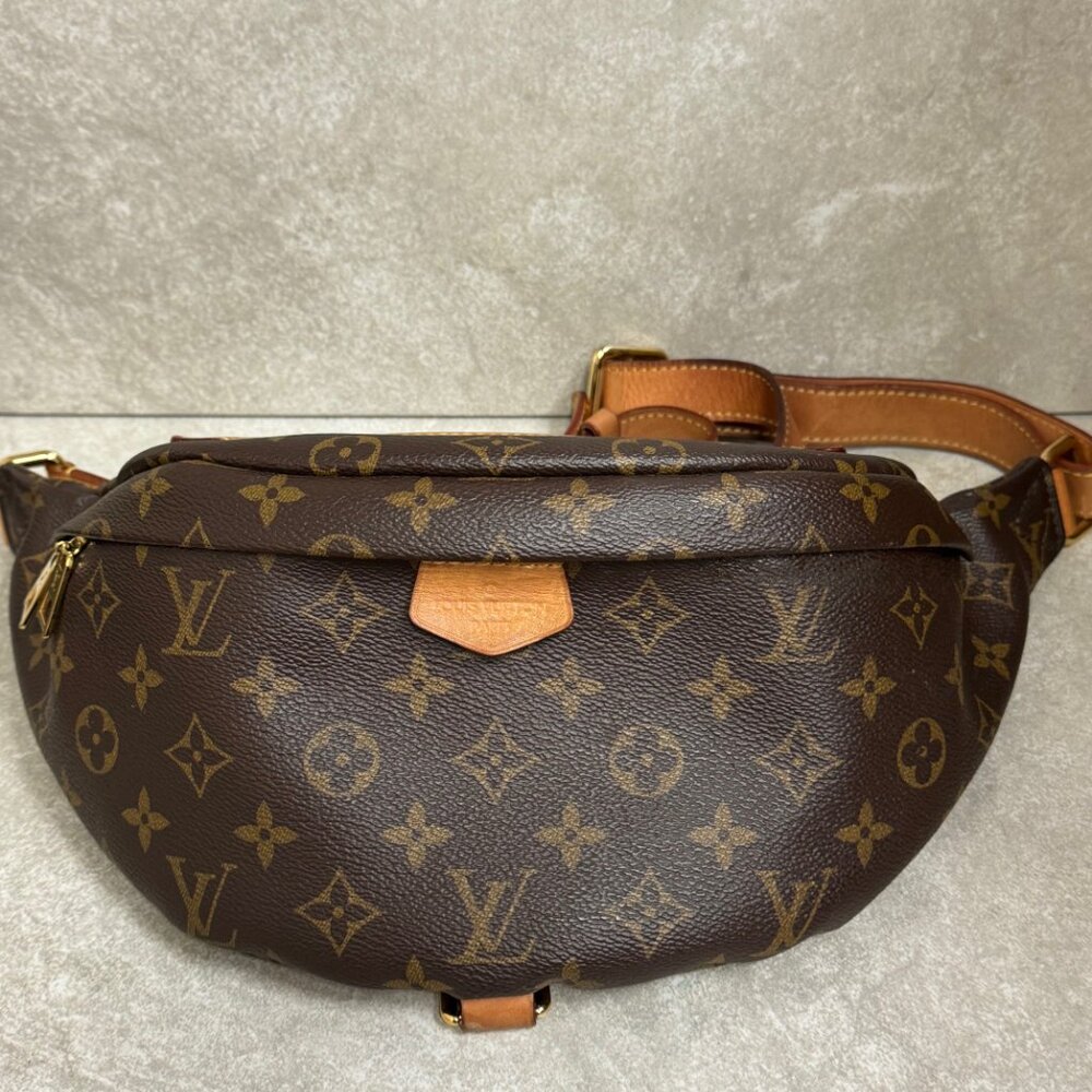 Louis Vuitton Monogram Discovery Bum Bag, Black Interior Belt Bag